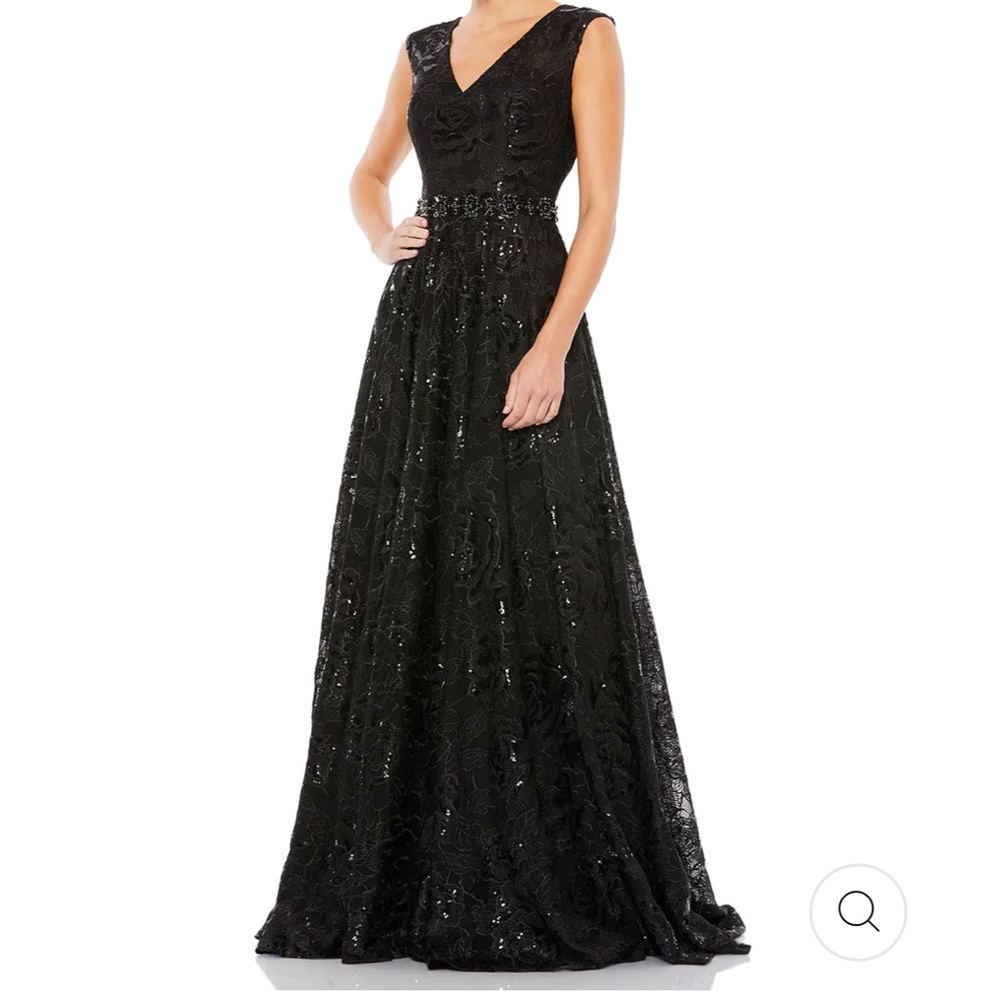NWOT Mac Duggal embroidered cap sleeve a line ball gown